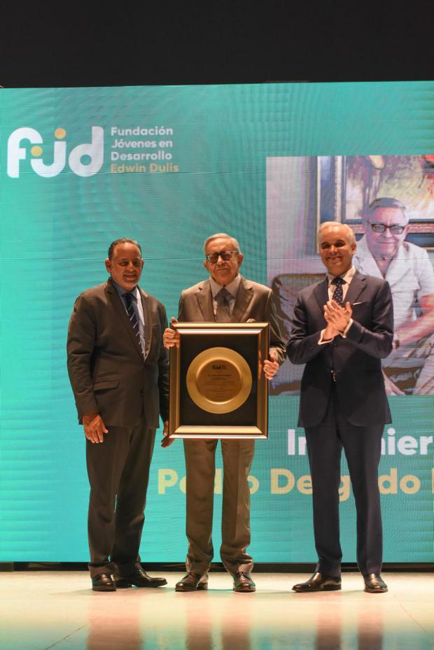 Fundación Jóvenes en Desarrollo premia la excelencia en ingeniería y arquitectura