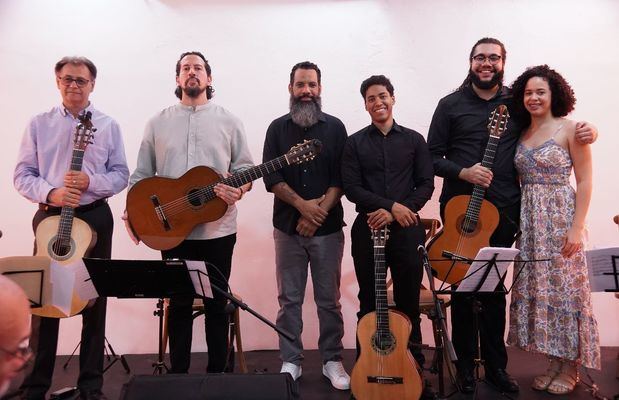 Instrumentistas que cerraron el IX Festival de Guitarra Ethos, en Centro Cultural Banreservas.