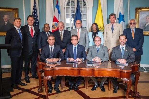 RD firma acuerdo con EE.UU. y países miembros de la ADD para atraer nuevas inversiones.