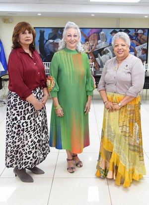 Yvelisse Acosta, Myra Hazim , Licenciada Camacho.