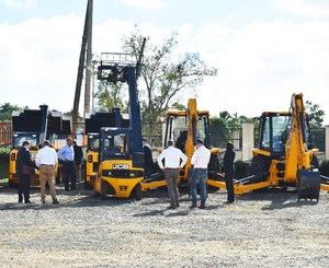 Ejecutivos JCB visitan a su distribuidor oficial Tecnomaquinarias Diesel en RD