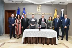 JCE firma acuerdo con el Departamento de la Policía de Nueva York