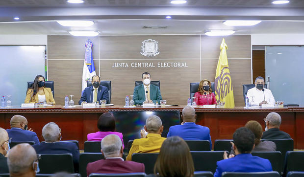 JCE finaliza encuentros regionales de miembros y secretarios de Juntas Electorales del DN y el Sur.
