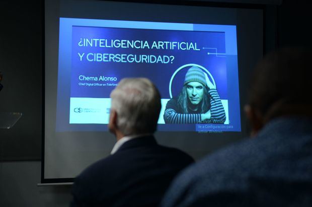 Empresarios Herrera abogan por marco normativo reglamenten Inteligencia Artificial en ámbito laboral