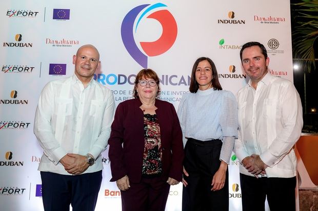 Jaime Licairac, Ivonne García, Katy Capriles y Segismundo Morel.