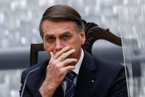 Bolsonaro deja Brasil rumbo a Florida para evitar el traspaso del cargo a Lula