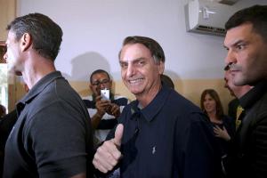 Bolsonaro confía en ganar en primera vuelta y Haddad y Gomes en ir a segunda vuelta en elecciones de Brasil