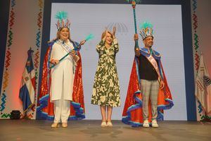 Jatnna Tavárez y Luis Rivas, coronados rey y reina del DNC.