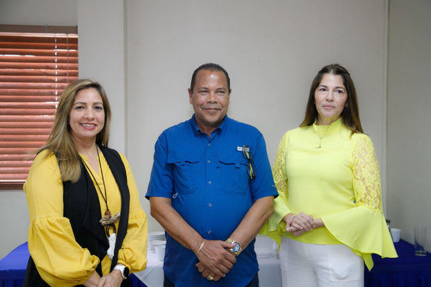 El acuerdo fue rubricado entre Mileyka Brugal, presidente de la Cámara de Comercio y Producción de Puerto Plata, y Frindy Martínez Vela, presidente de FUNTUEPP.