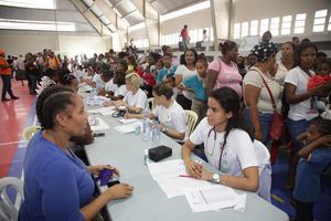 Médicos ofrecen atenciones a los habitantes de Jimaní en La vuelta al Lago