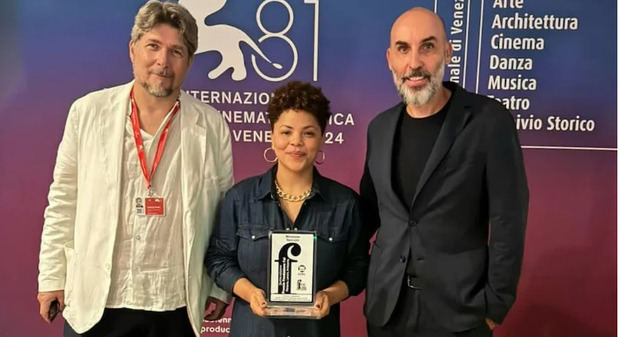 Joanne Gomez gana en 72 Festival de Venecia.