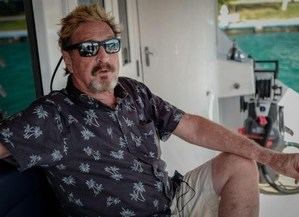 La Procuraduría dice entregó el yate y los perros de McAfee a sus abogados