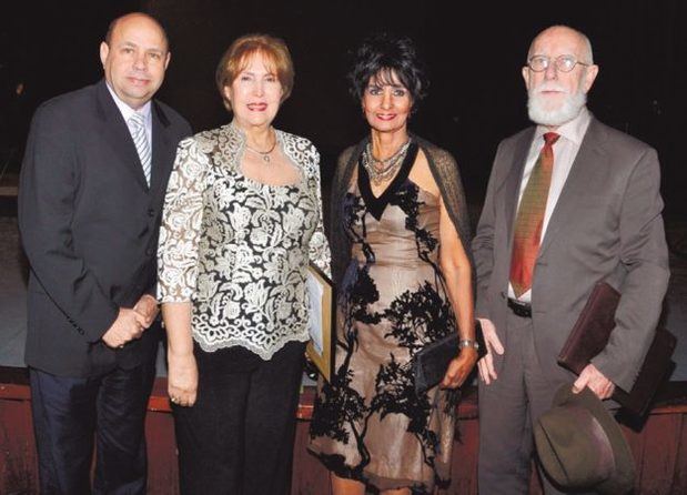 Jorge Ramos, Carmen Heredia de Guerrero, Elsa Nùñez e Iván García.