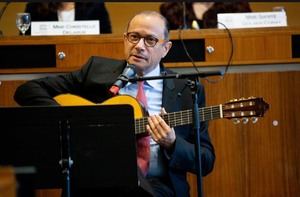 Embajador dominicano canta a la Mujer, invitado por la UNESCO 