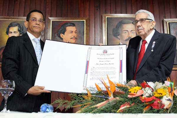 El senador José Rafael Vargas y José Pérez Saviñón, presidente del Instituto Duartiano