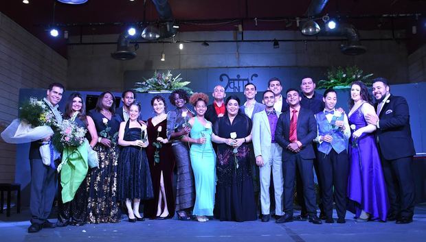 Cierre del hermoso concierto, celebrado en la Sala  Juan Francisco García del Conservatorio Nacional de Musica.