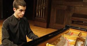 Juan Pérez Floristán, pianista .