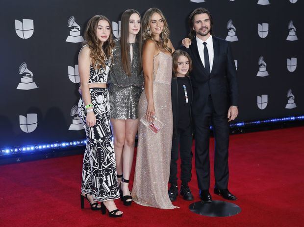 Juanes y su familia.