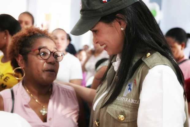 Judith Cury junto a mujeres líderes sociales.