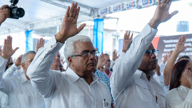 En un ambiente de algarabía y emoción, el Partido Revolucionario Moderno (PRM) realizó la vigésimo primera convención ordinaria de la provincia Santo Domingo, celebrada en su local de San Vicente de Paul, este domingo 30 de octubre, donde se presentaron los dirigentes electos por esta demarcación geográfica, quiénes fueron juramentados y recibieron sus respectivos certificados.