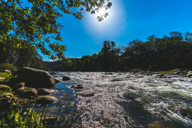 La confluencia , magnifico ambiente rivereno, en Jarabacoa.