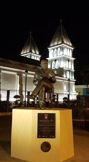 La estatua de Juan Antonio Alix develizada en Parque Central de Santiago