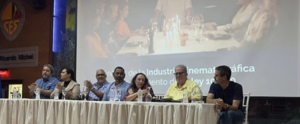 La mesa que presidió el encuentro de la industria del cine integrada por Che Castellanos, Zumaya Cordero, Iván Reynoso, Hans García, Tanya Valete, Augusto Feria y Albert Martínez Martin (Lantica).