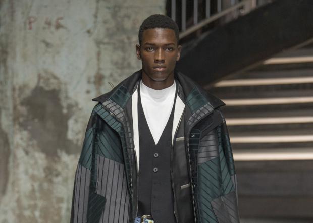 Daniel Morel arrasa en las pasarelas de Europa, primer modelo masculino  dominicano en caminar para Dior | DiarioHispaniola l Un digital a tu alcance