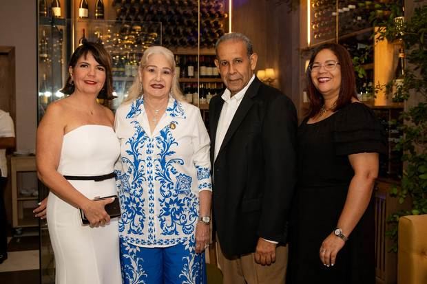 Larissa Savińon , Mercedes Brador, Mariestela Almonte, Ramón Coste.