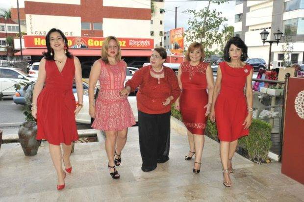 Mirna Pimentel y las Chicas RRPP en una pasada edición.