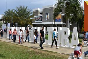 Las calles de la Plaza de la Cultura se llenan de música hoy, último día de la Feria del Libro