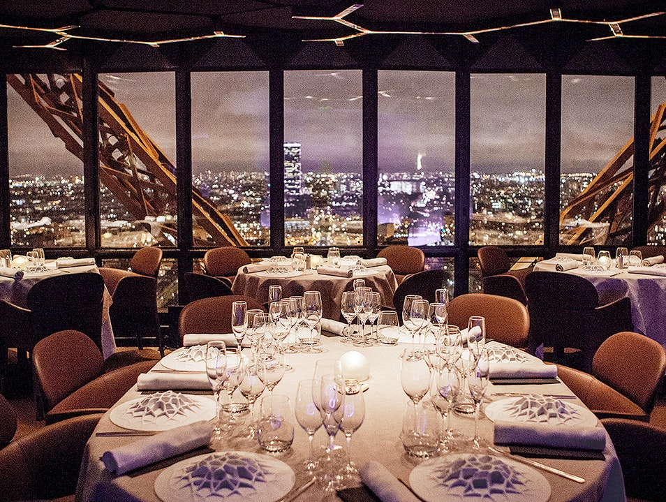 restaurant tour eiffel jules vernes