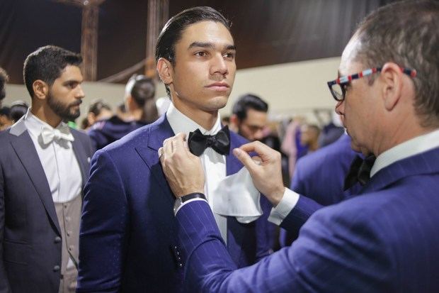 Leonardo Cordero Suria en el desfile de la colección tropical Sunset.