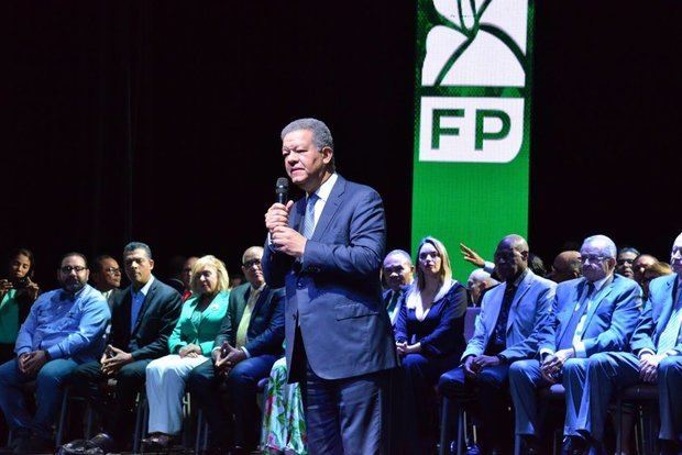 El presidente de Fuerza del Pueblo, FP, Leonel Fernández, acusó este lunes al Gobierno de dilapidar los recursos.