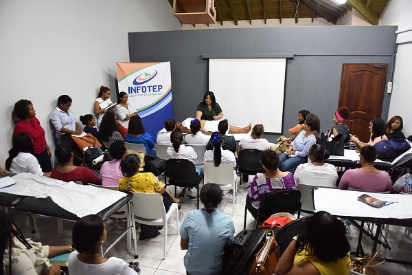 Leslie Núñez en taller práctico