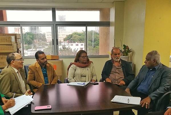 Lesly Mejía, en reunion de trabajo junto al viceministro de educacion Placido Gomez Ramirez