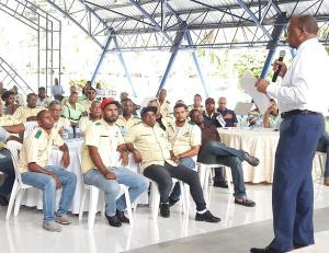 Director de OMSA felicita a choferes que celebran día nacional este jueves