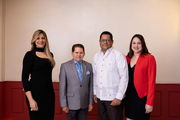 Liuba Crisóstomo,  Julio Llibre, Héctor Santana,  y Analie Castro.