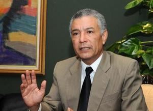 Lockward sugiere a la ABA reabrir más sucursales bancos