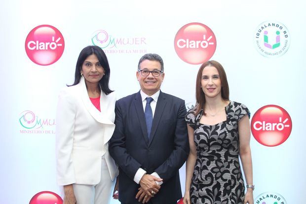 Loraine Cruz, Manuel Guerrero y Jarouska Cocco.