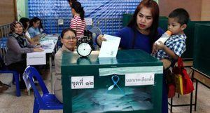Los tailandeses acuden a votar con ilusión tras cinco años de junta militar 