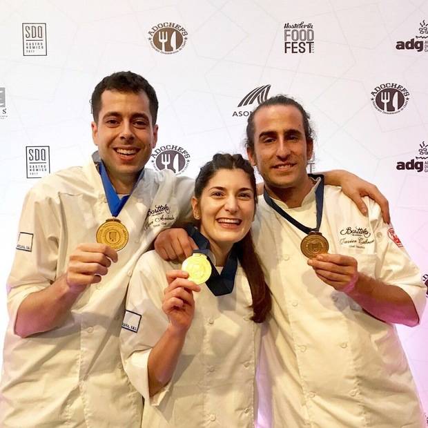 Equipo de ganadores del  Barttola Brasserie.