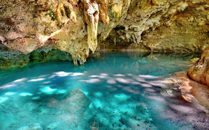 El parque "Los Tres Ojos" interesante lugar de cuevas subterráneas