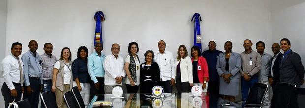 Integrantes del acuerdo del Centro León e Instituto Politécnico Loyola.