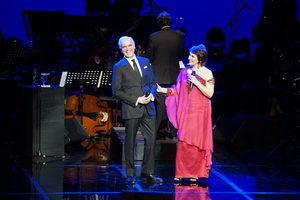 Cecilia García junto  a su hijo Luis Miguel De Camps, ministro de Trabajo, dieron homenaje póstumo a los amigos que apoyaron su carrera.