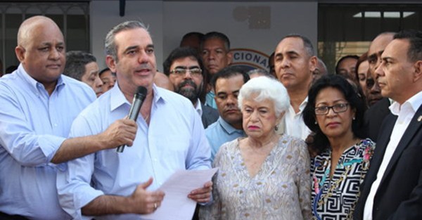 Luis Abinader convoca protesta este viernes frente al Congreso Nacional.