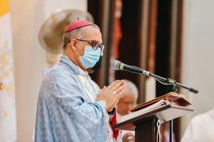 El padre Manuel Constantino Zorrilla, párroco de la parroquia Nuestra Señora de las Mercedes y rector del Santuario, fue quien oficializó la ceremonia.