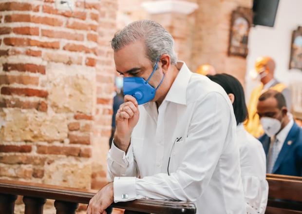 Luis Abinader durante la misa por la conmemoración del Dia de las Mercedes en el país.