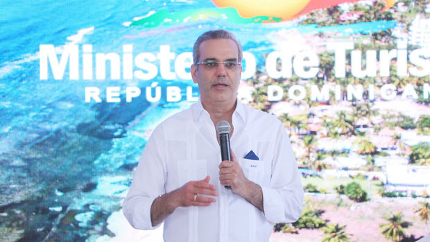 Presidente Luis Abinader invertirá más de RD$111 millones en reconstrucción playa Guayacanes