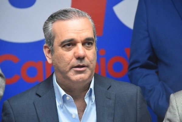 Luis Abinader adelanta un plan de recuperación económica de llegar al poder.